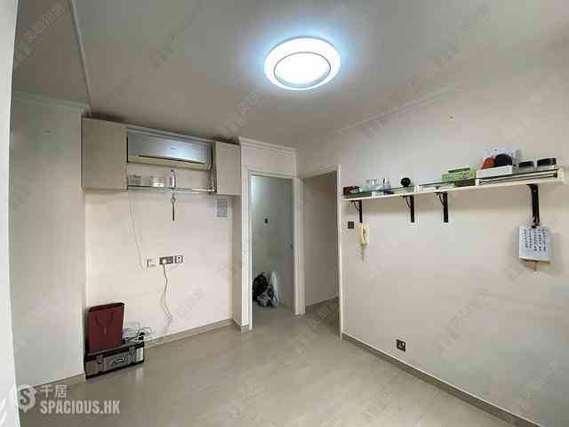 Tsuen Wan - Luk Yeung Sun Chuen Block C 04