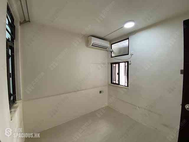 Tsuen Wan - Luk Yeung Sun Chuen Block C 05