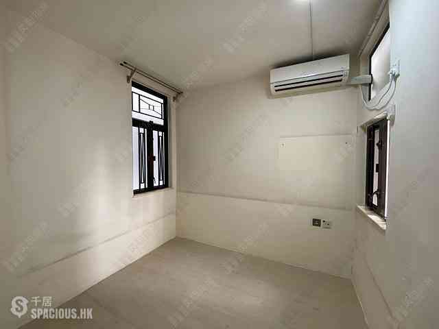Tsuen Wan - Luk Yeung Sun Chuen Block C 06