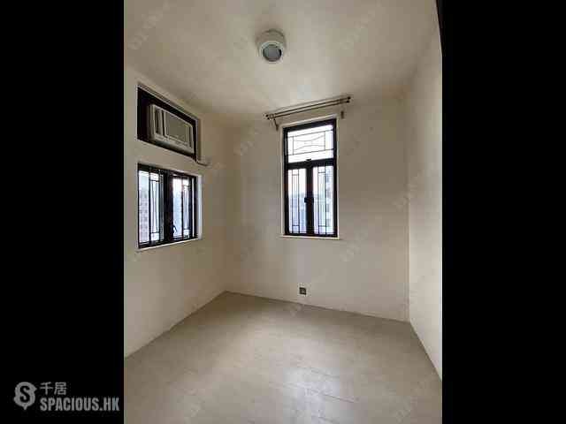 Tsuen Wan - Luk Yeung Sun Chuen Block C 09