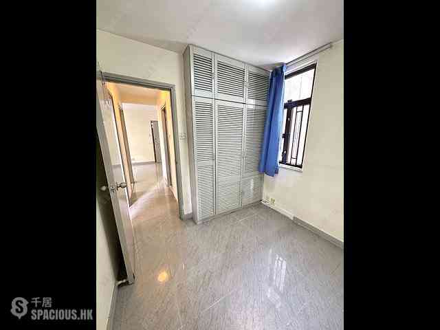 Tsuen Wan - Luk Yeung Sun Chuen Block D 03