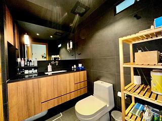 Central - 4, Shin Hing Street 04
