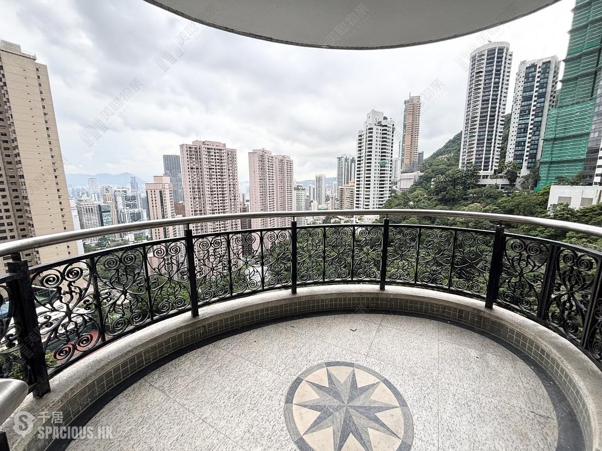 Mid Levels Central - Clovelly Court 01