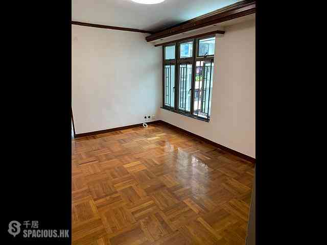 Yau Ma Tei - Prosperous Garden Block 1 03