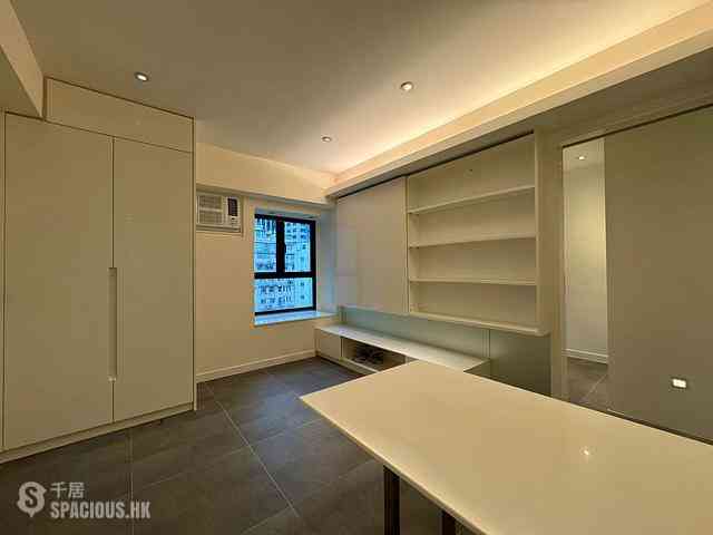Wan Chai - Pinnacle Building 02