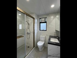 Mid Levels East - Bowen Place 04