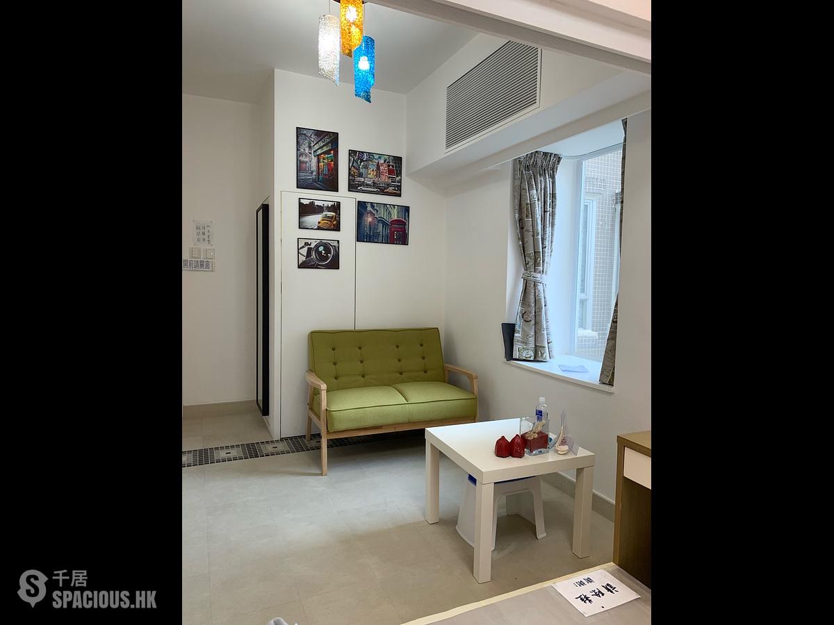Mid Levels Central - Windsor Court 01