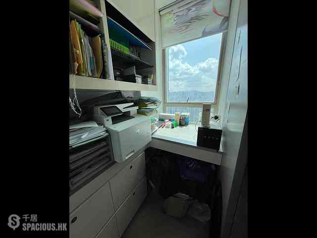 Yau Ma Tei - The Coronation Tower 3 05