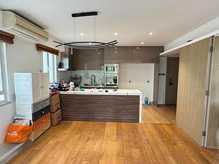 Kennedy Town - Lungga Mansion 10