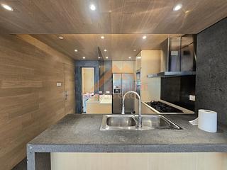 Mid Levels West - Realty Gardens Vienna Court (Block 5) 12