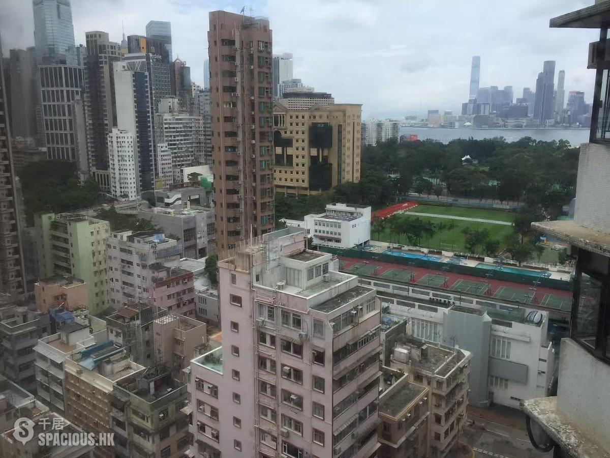 Tai Hang - Dragon Centre 01