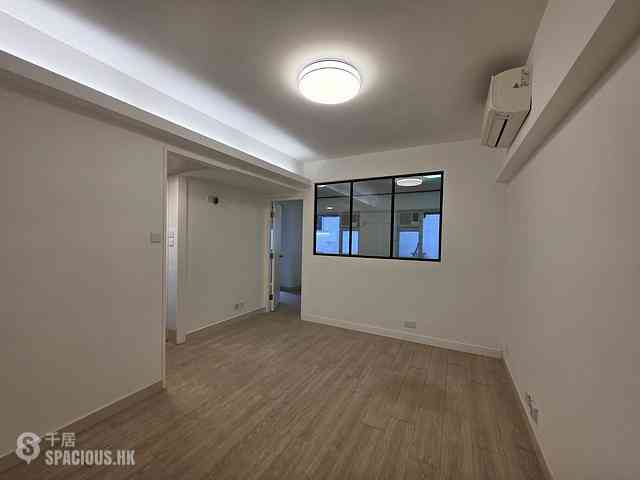 Wan Chai - Tonnochy Towers 02