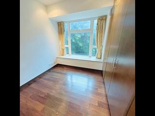 Pok Fu Lam - Villas Sorrento 05