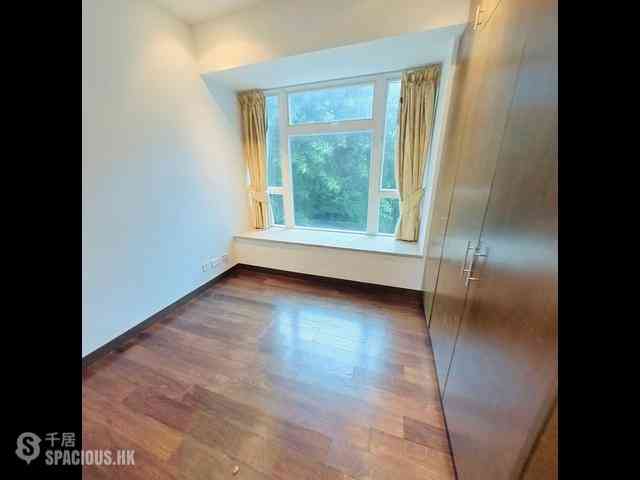 Pok Fu Lam - Villas Sorrento 05