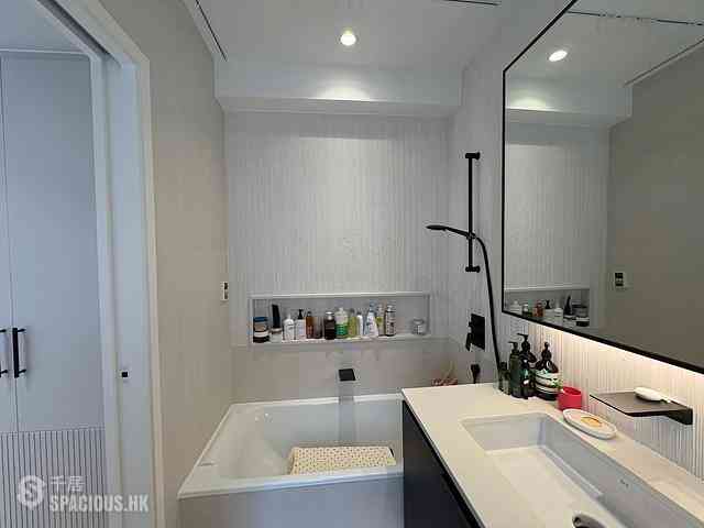 Mid Levels West - Honiton Building 10