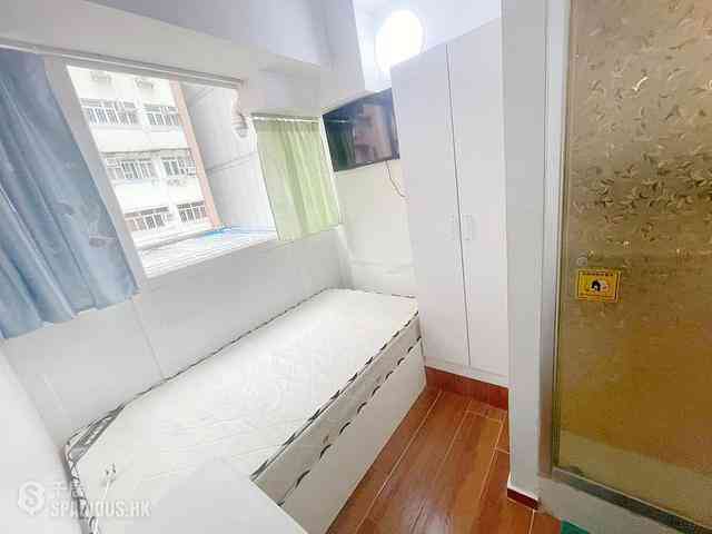 Tsim Sha Tsui - Long Wah Building 02