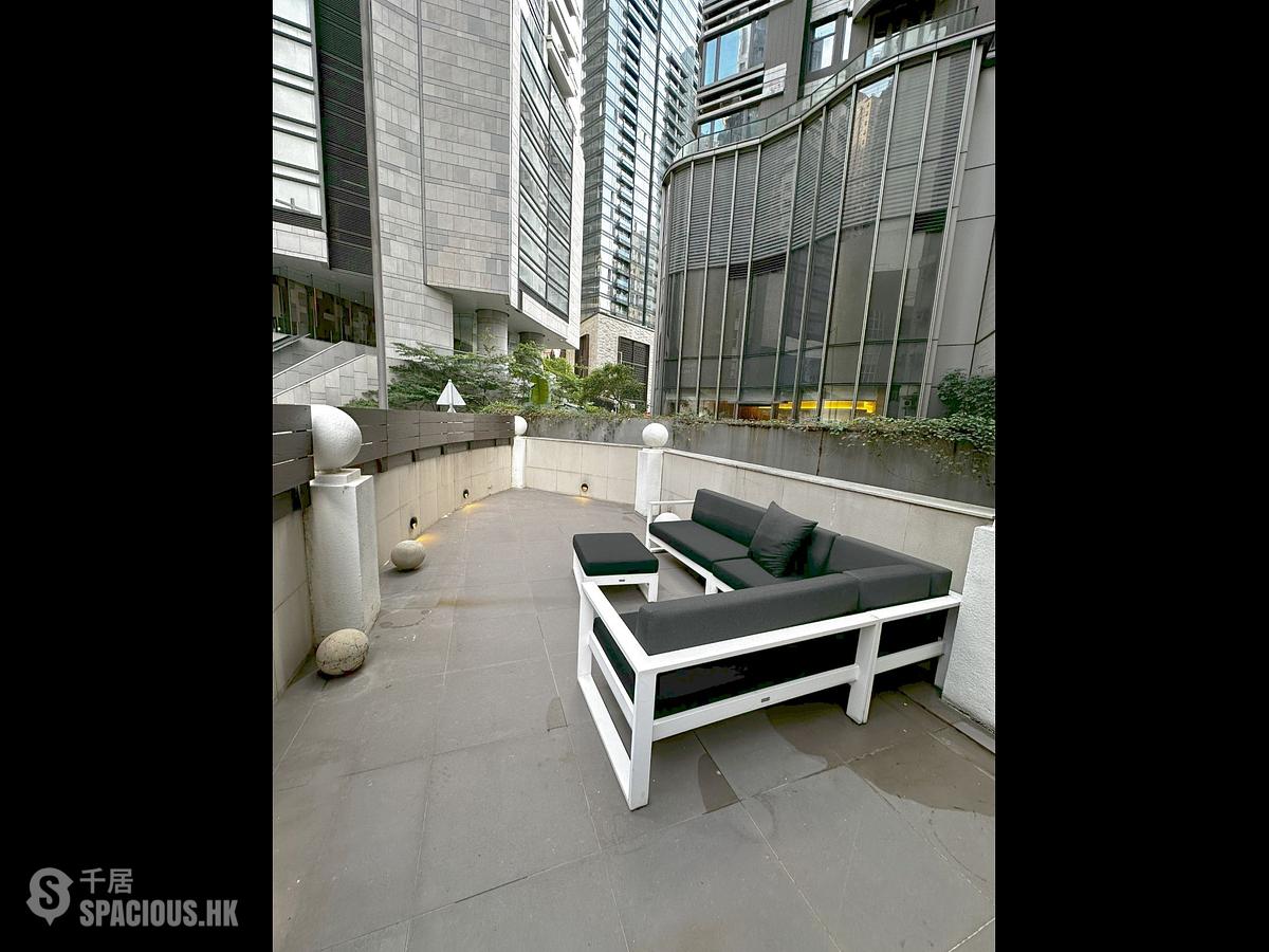 Mid Levels Central - Windsor Court 01