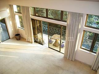 The Peak - Watford Villa 03