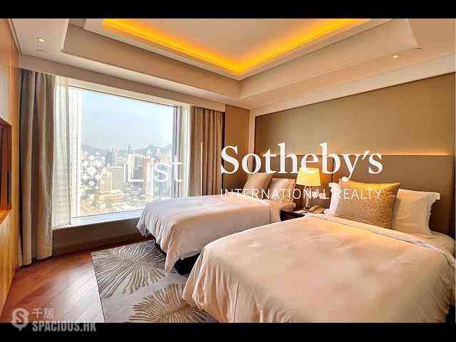 Central - Four Seasons Place 04