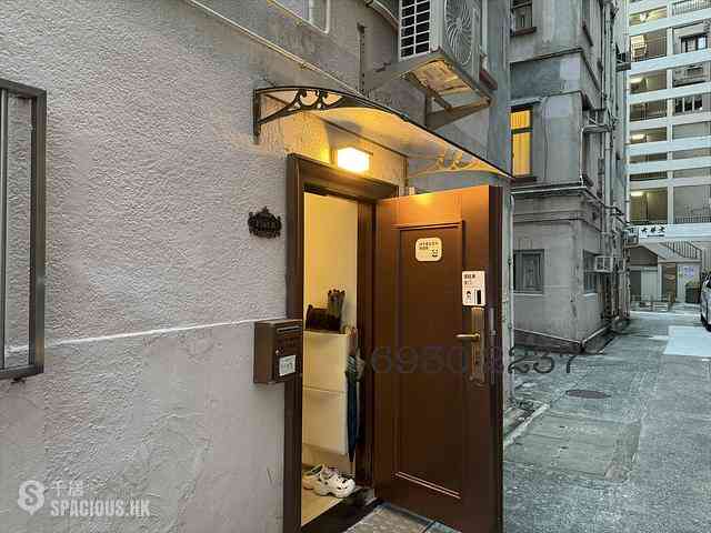 Mid Levels West - Sung Ling Mansion 11