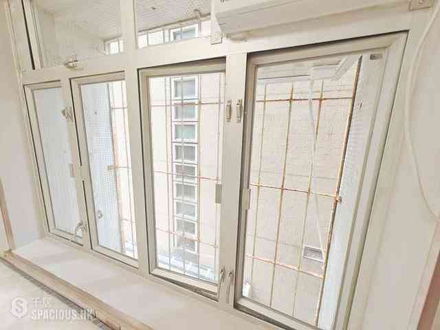 Yau Ma Tei - Excelsior Building 04
