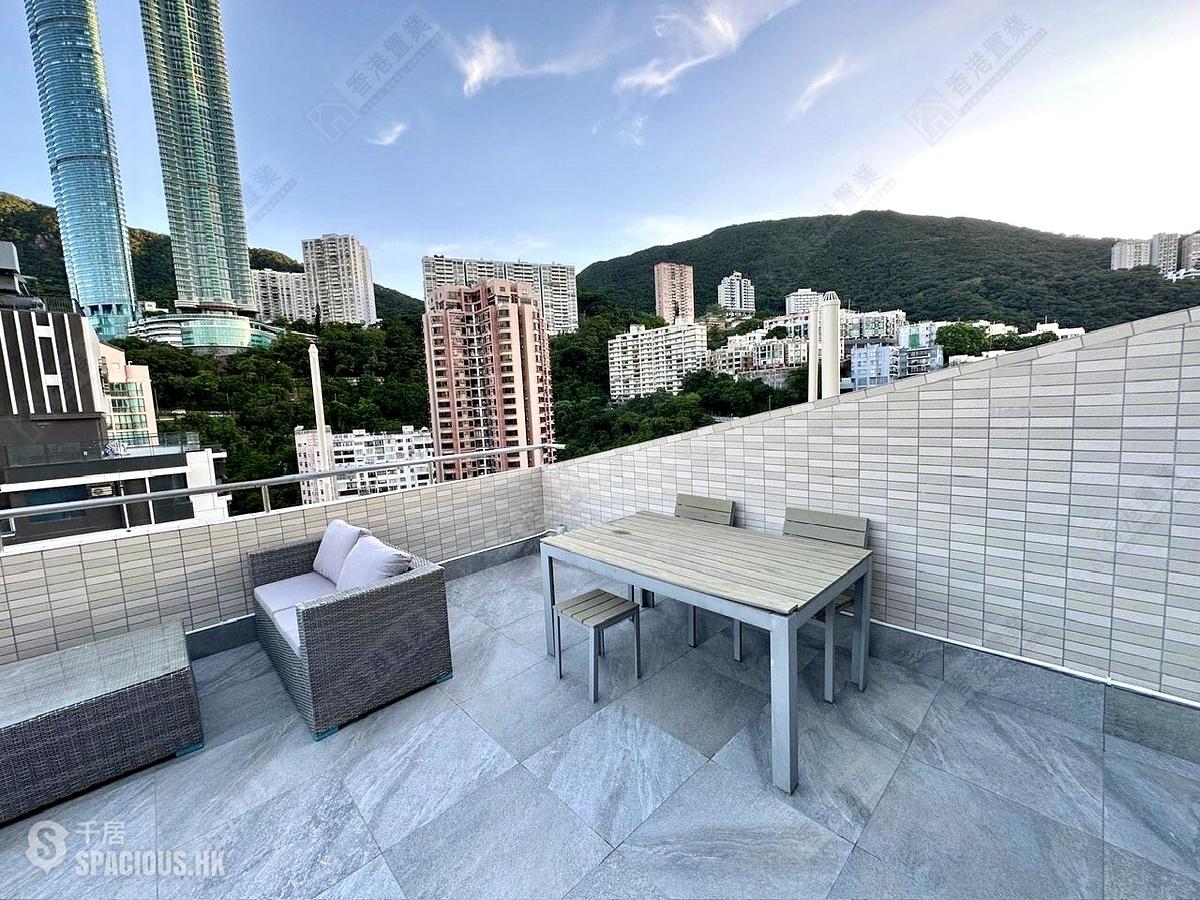 Happy Valley - Panny Court 01