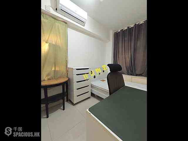 Shek Tong Tsui - King's Building 04