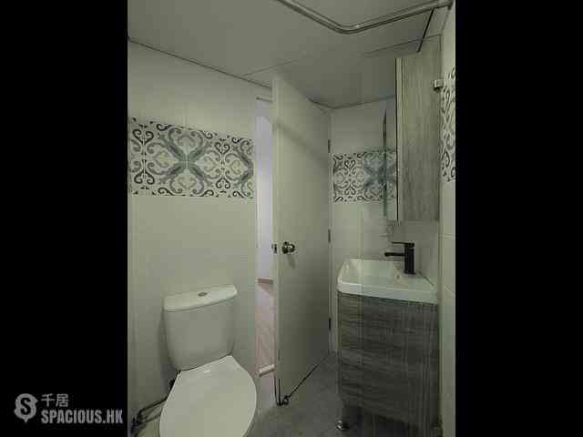 Sheung Wan - 242-244A, Queen's Road Central 06