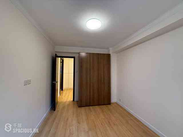 Wan Chai - Phoenix Court Block 5 06