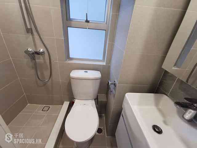 Wan Chai - Causeway Centre Block C 09