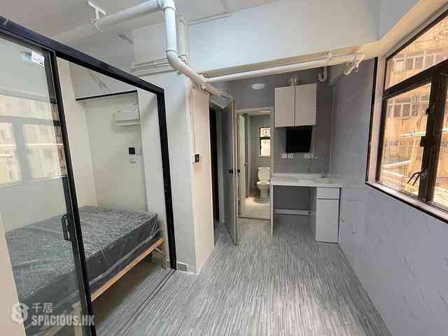 Sheung Wan - 70, Des Voeux Road West 01