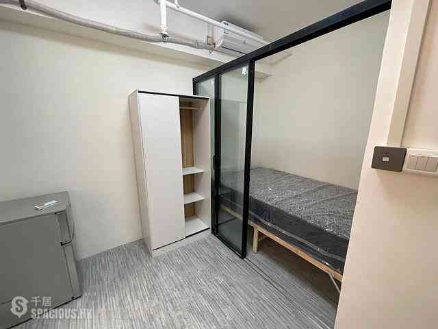 Sheung Wan - 70, Des Voeux Road West 07
