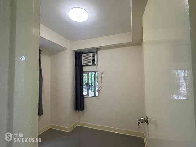 Sheung Wan - 70, Des Voeux Road West 11