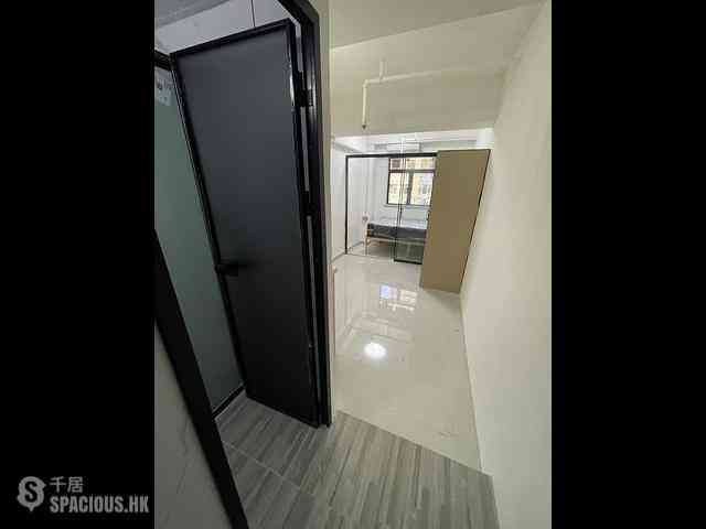 Sheung Wan - 70, Des Voeux Road West 01