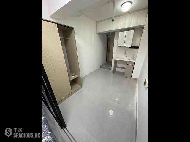 Sheung Wan - 70, Des Voeux Road West 04