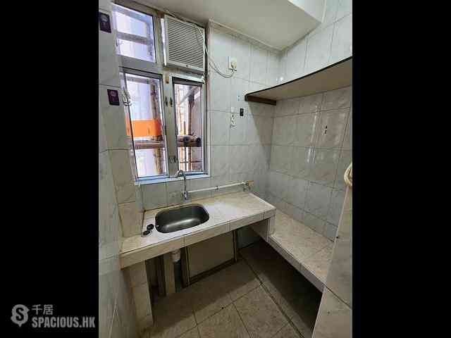 Sai Ying Pun - Wing Lee Building 06