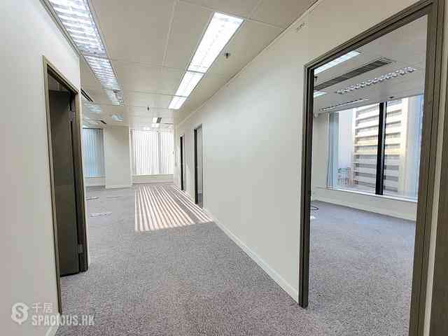 Wan Chai - Emperor Group Centre 01