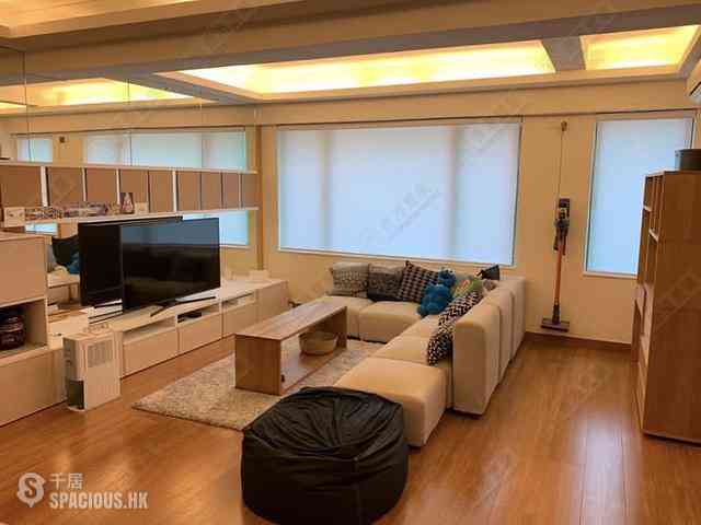 Tsim Sha Tsui - Tat Wing Court 01