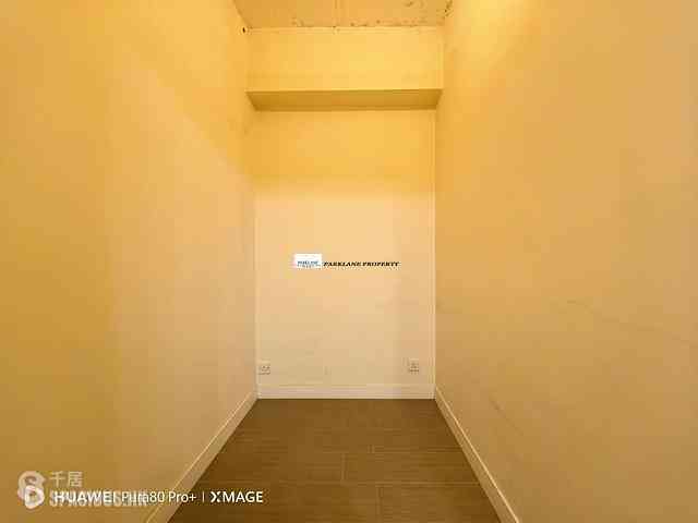 Wan Chai - Hennessy Building 09
