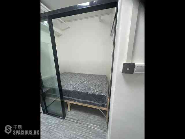 Sheung Wan - 72-74, Des Voeux Road West 01