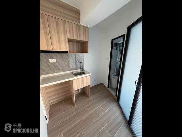 Jordan - New Lucky House 02