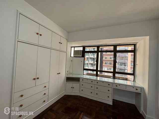 Mid Levels Central - Po Yue Yuk Building 01