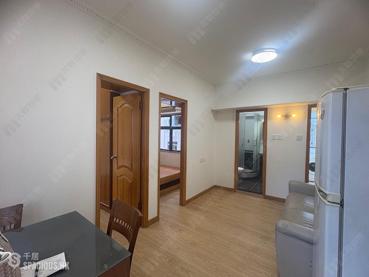 Wan Chai - Hang Tat Mansion 01