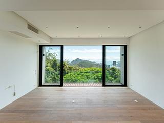 The Peak - Watford Villa 02