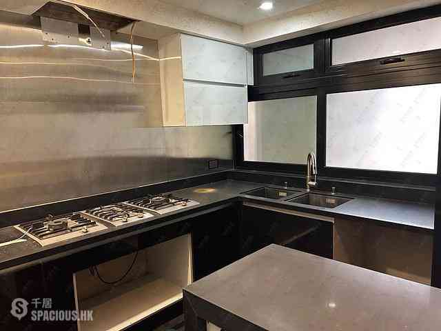 Causeway Bay - Fontana Gardens Block 22-25 06