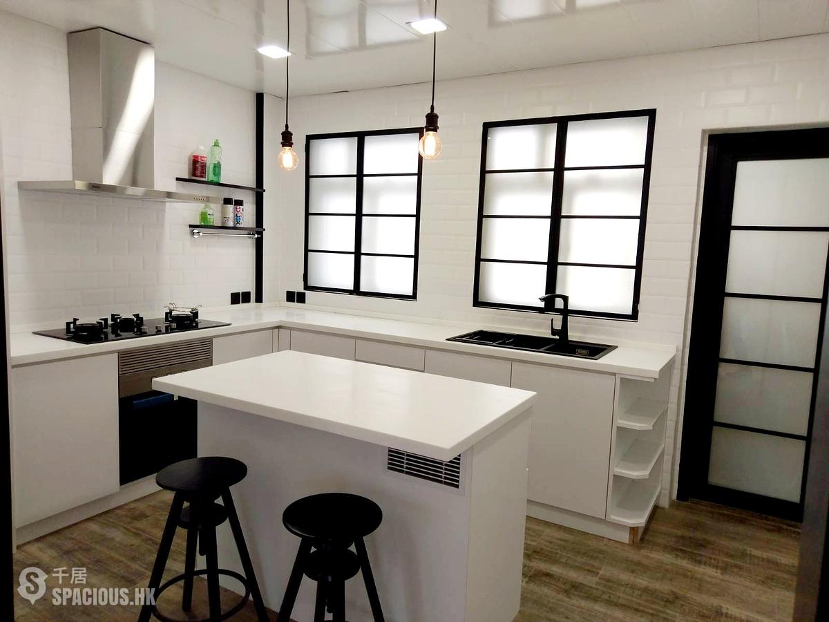 Mid Levels Central - Emerald Court 01