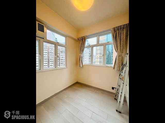 Wan Chai - Siu Fung Building 03
