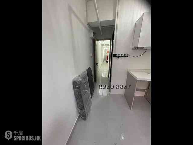 Sheung Wan - 70, Des Voeux Road West 03