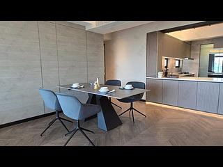 Beacon Hill - Hillsea Court 02