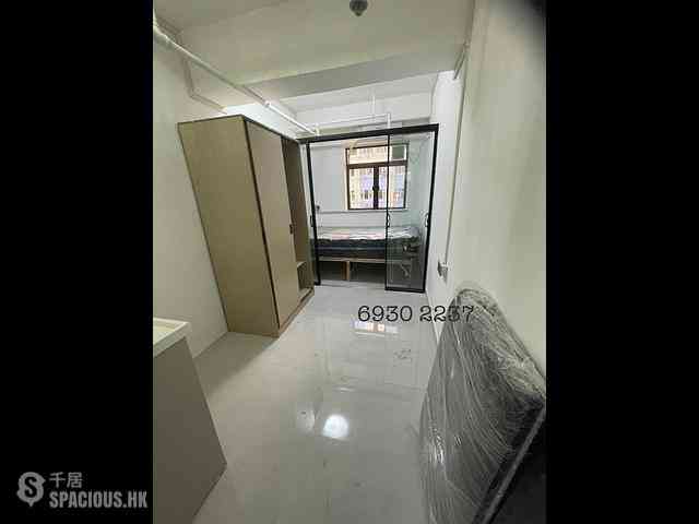 Sheung Wan - 70, Des Voeux Road West 01